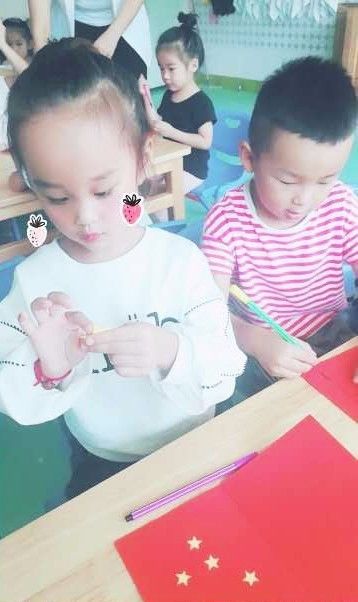 困困狗和allen推特 困困内容多样性较高