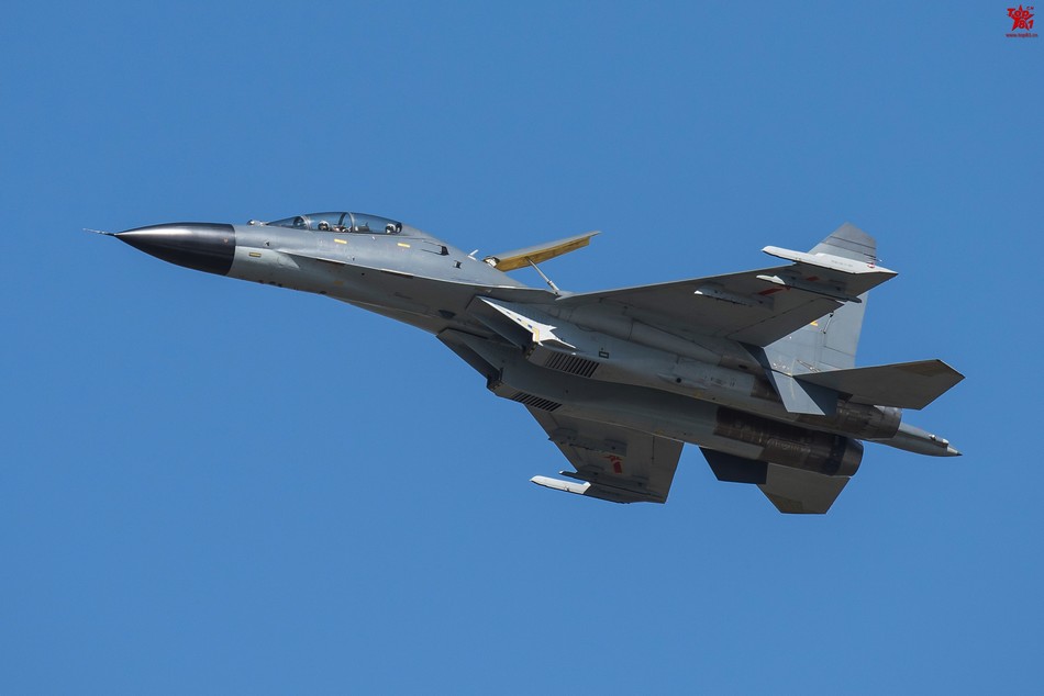 麻豆蜜桃国产精品无码视频综艺 这种风格并非空洞的国产外壳