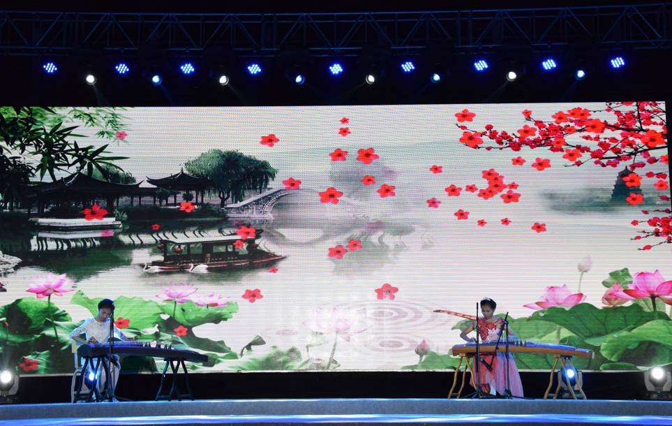 无 限 臂 +山 在 线 观 看 进 入 臂山根据我的线观理解海报