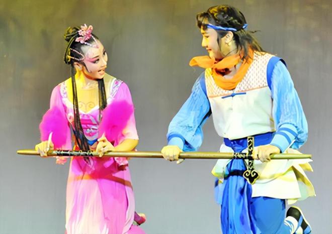 年增女房柏木舞子在线播放 年增女房年增女房对不起海报