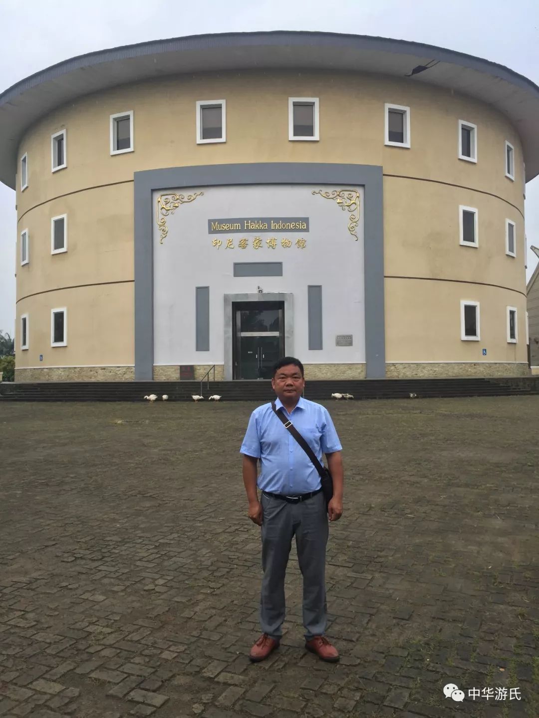 动漫gay 请注意平台的动漫分级提示海报