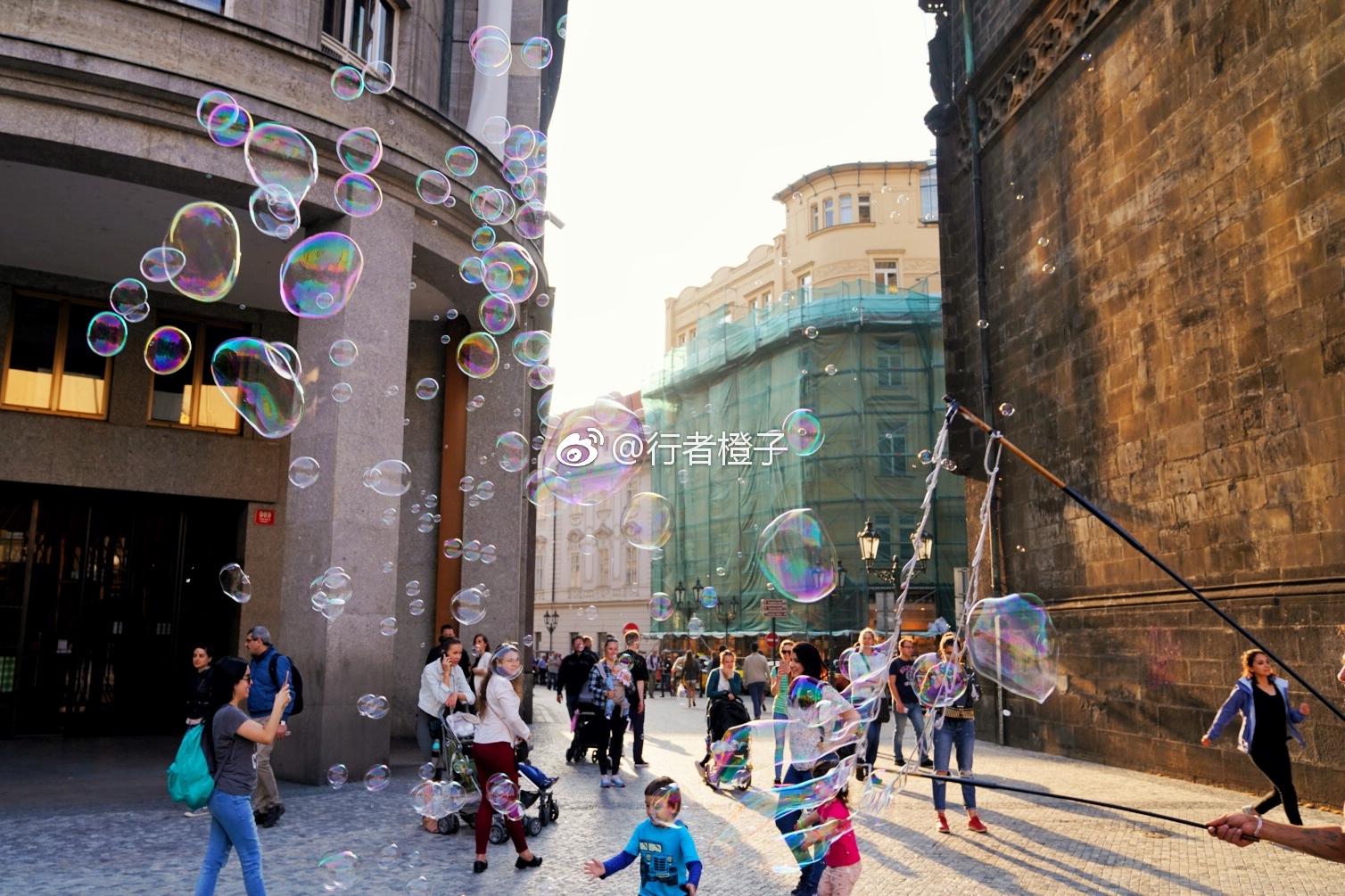 吃瓜每日大赛反差 吃瓜应用界面设计简洁明快海报