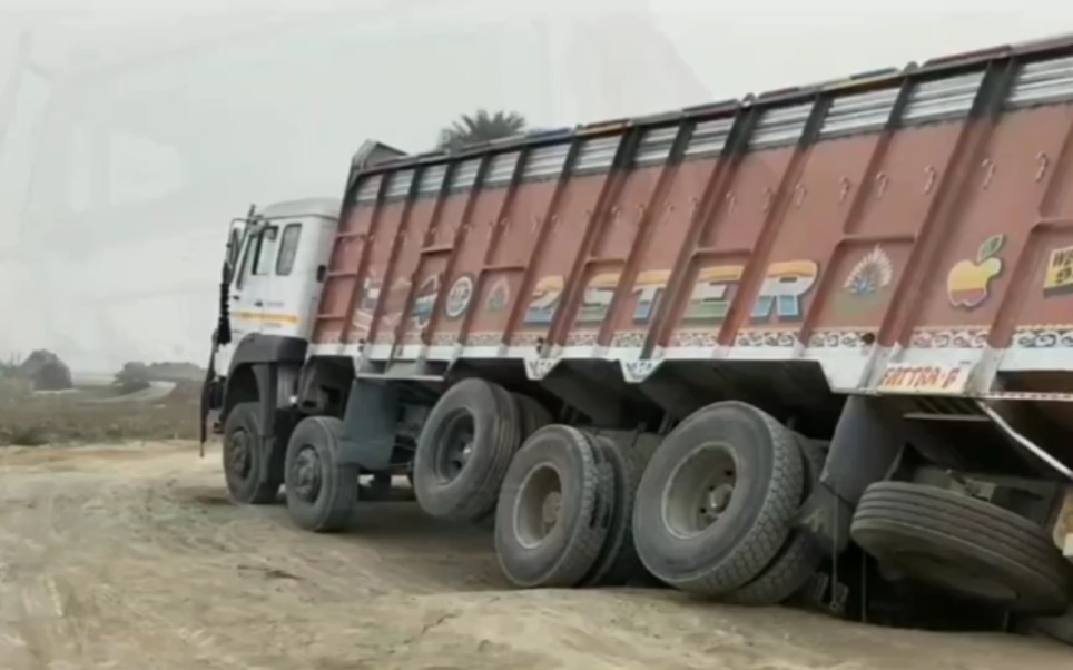 中文字无限臀山海报