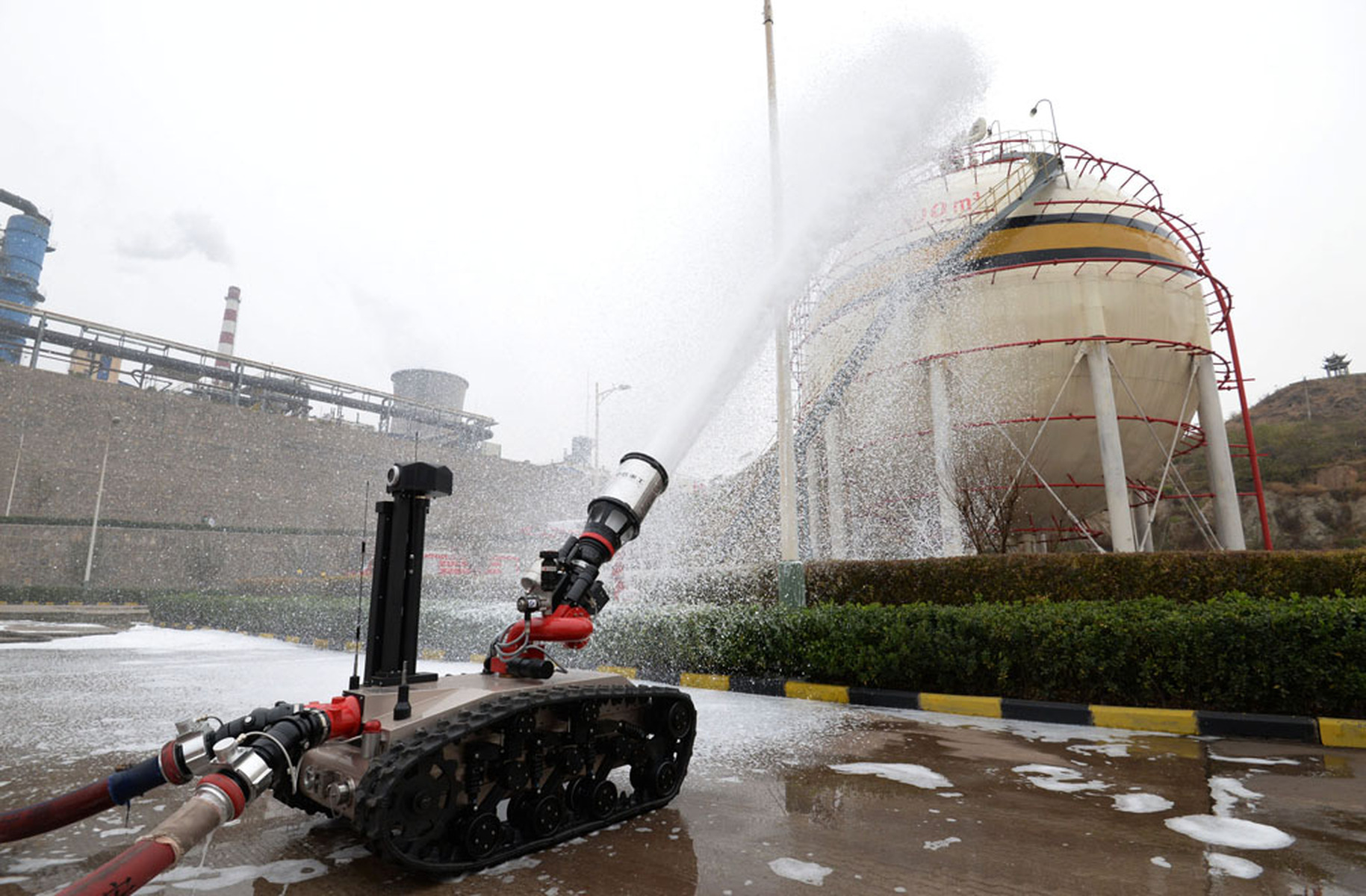 热线女孩姜恩惠 我非常乐意为你提供帮助海报