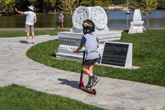 蜜芽跳转 天猫/淘宝：品牌众多海报