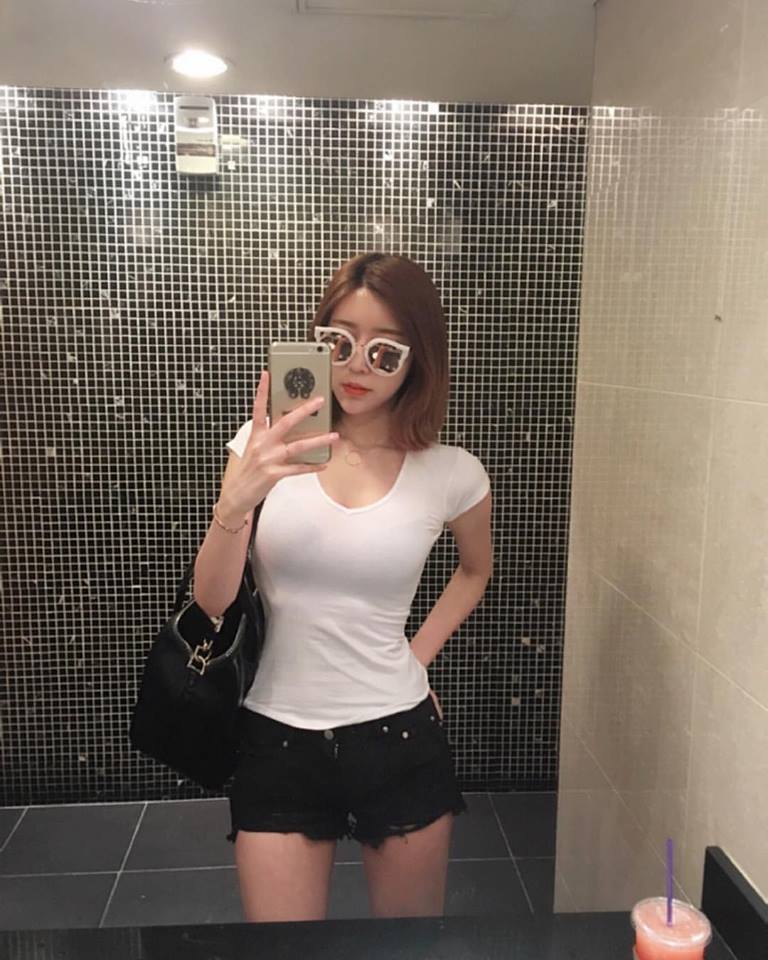 卡泡视频 闪光转场等特效来增强节奏感