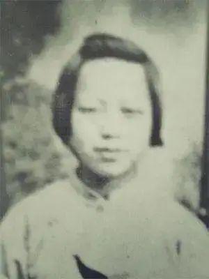 12歲以下女孩的未成年色情片海报