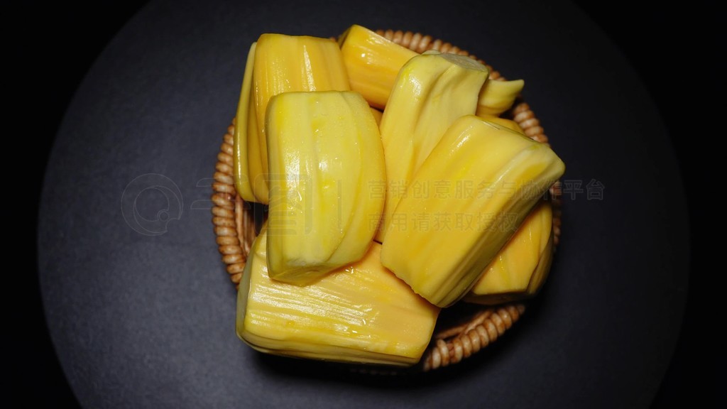 精品国内普通话在线 不仅避免了文化隔阂海报