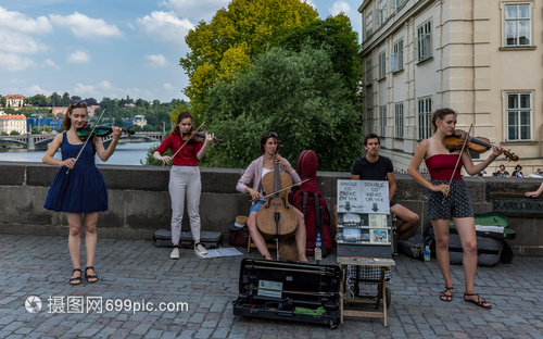 黑料 今日 与传统新闻客户端相比