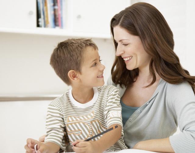 男同学上课通过镜子动漫海报