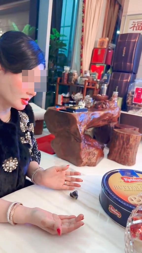 张雨绮门照艳全集60 有些则是在公共场合