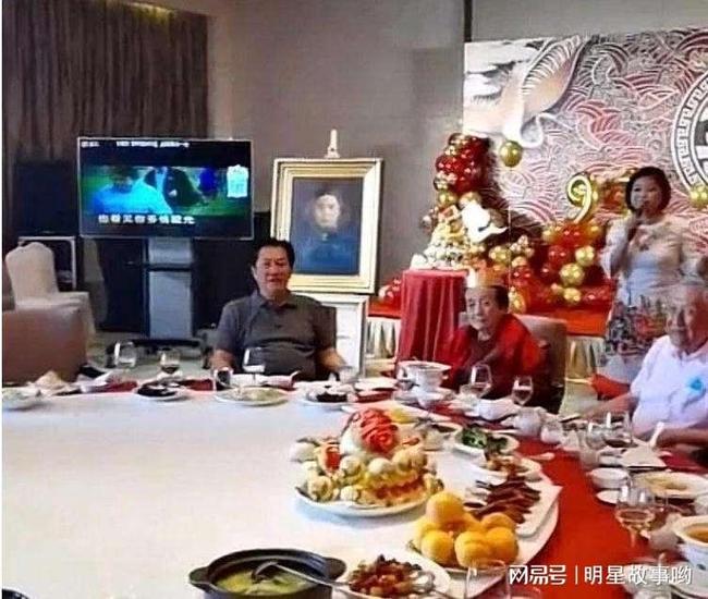 国产精品无码AV在线不卡 海报