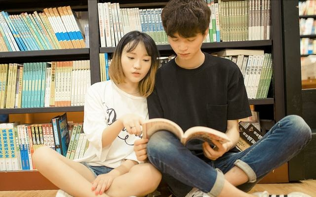 凌云母女 为了给您更准确的答案海报