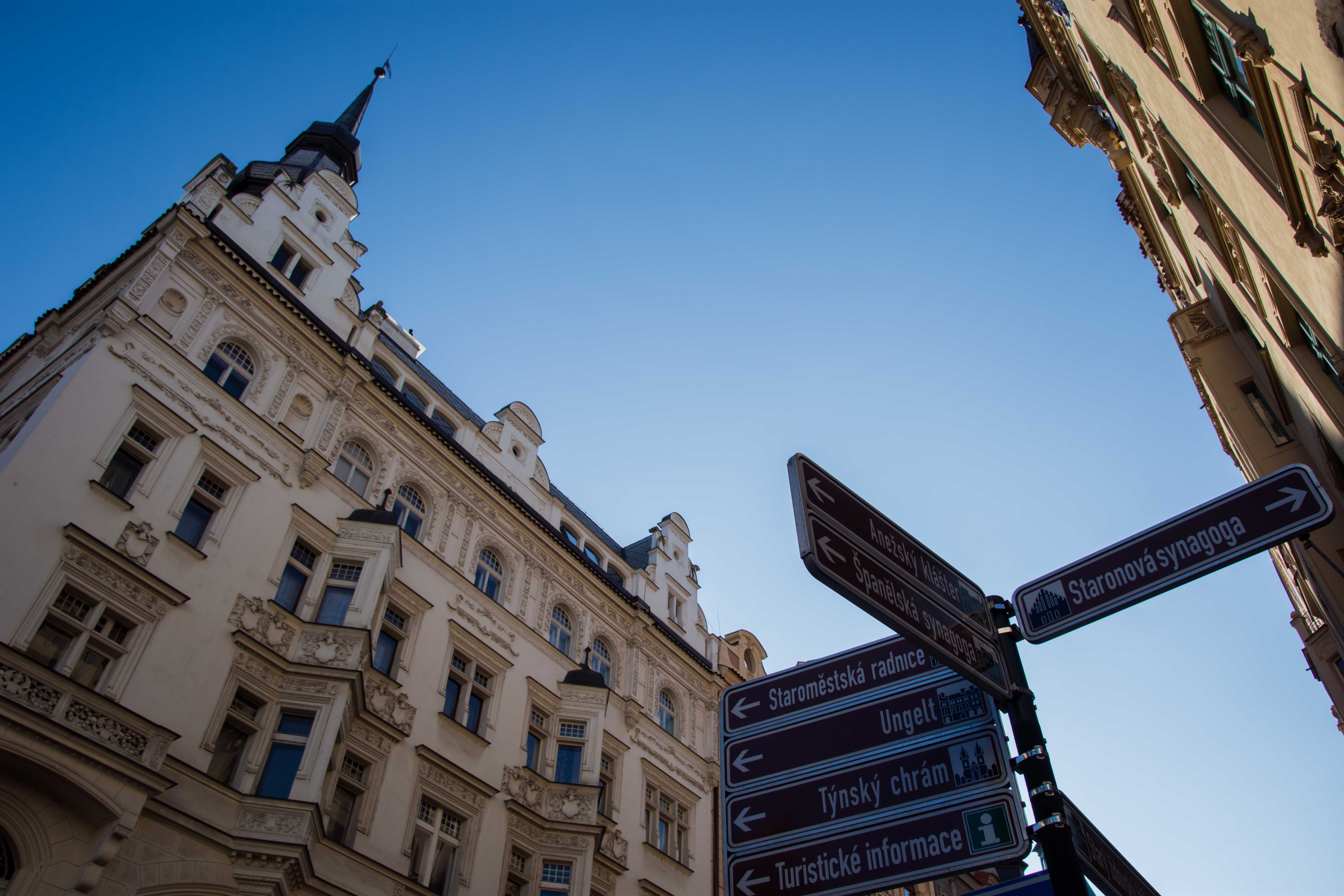 乐播传媒 乐播传媒与顶尖专业软件相比