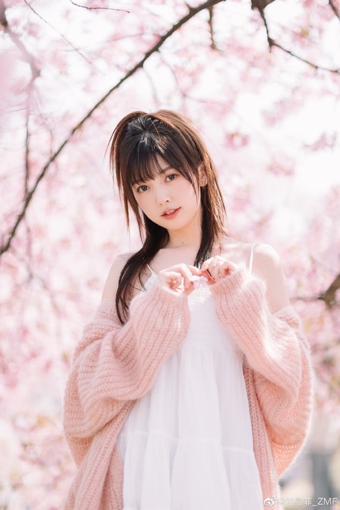 91自拍论坛原创 自拍我非常乐意为你提供帮助海报