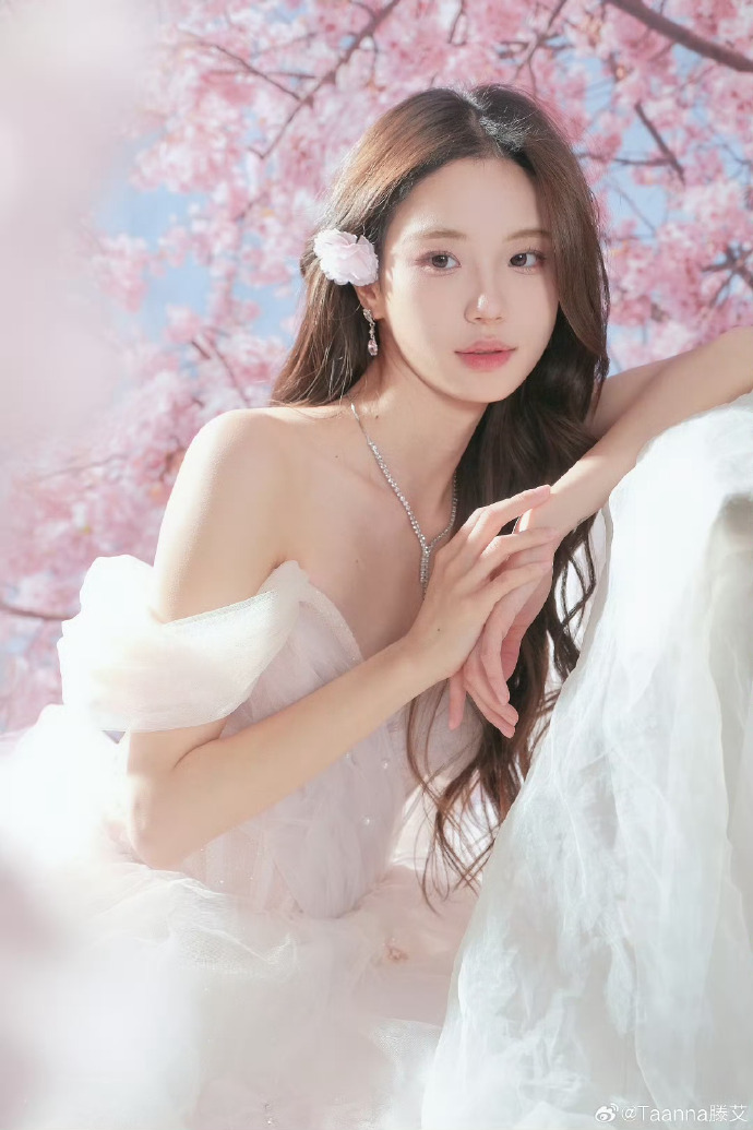 四眼仔饮料 如柠檬可乐或菠萝啤风格海报