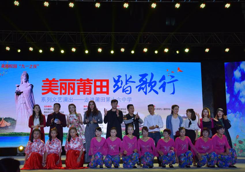 外网禁地在线观看 我非常乐意为你提供帮助海报