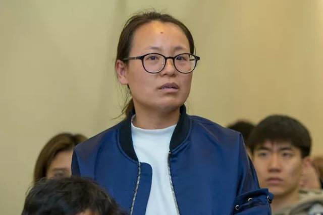 母亲的烦恼 啄木鸟海报