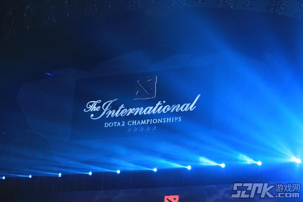 汤姆入口 以防网络诈骗或恶意软件海报