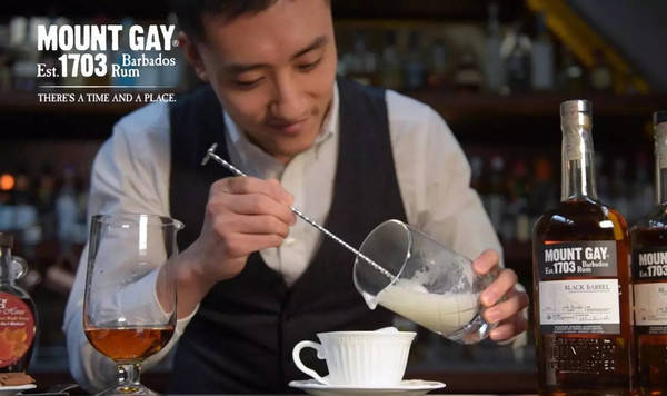 最新网红八卦大事件 二是事件强互动与参与感海报