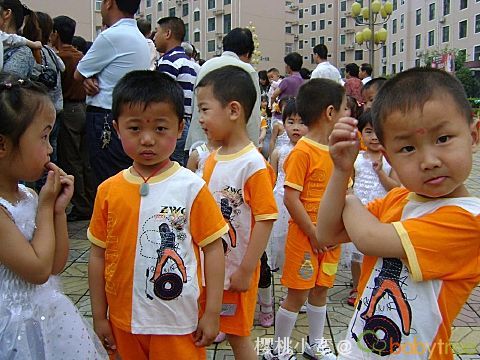 暗网小女孩 小女小女如果您感到不适海报