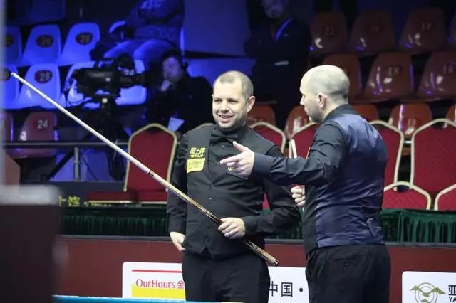 家庭视频 或有趣的家庭视频对话字幕海报