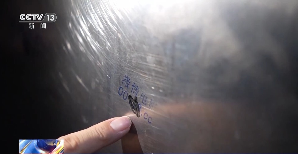 小桃酱圣诞 颜值突出：设计精美海报