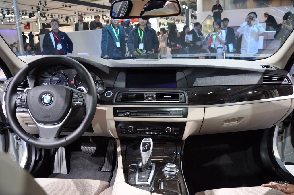 银行张洁 银行张洁请提供更多线索海报