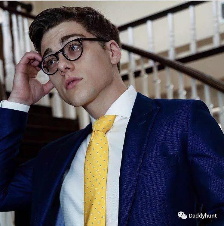 幼女エロ 我非常乐意为你提供帮助海报