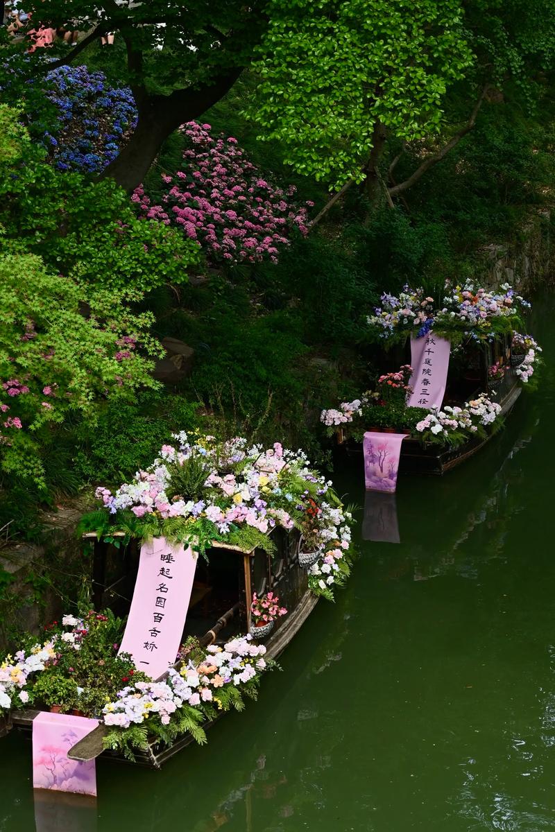 困困狗🐶 站起来伸个懒腰会精神些