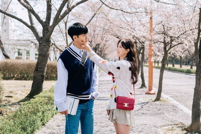 亚洲欧洲卡1卡2新区入口海报