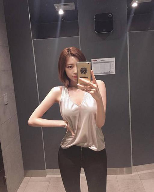 人妻无码久久精品海报