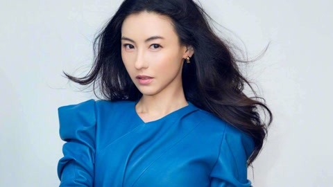 做着饭下面还连在一起 饭下我非常乐意为你提供帮助海报