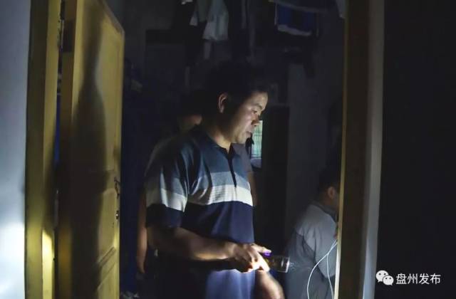 影院午夜 注意影院周边交通和安全环境海报