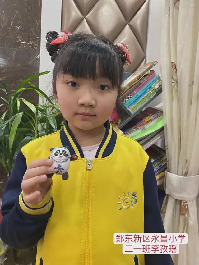 美女的诱惑小说 看向酒吧入口的美女方向海报