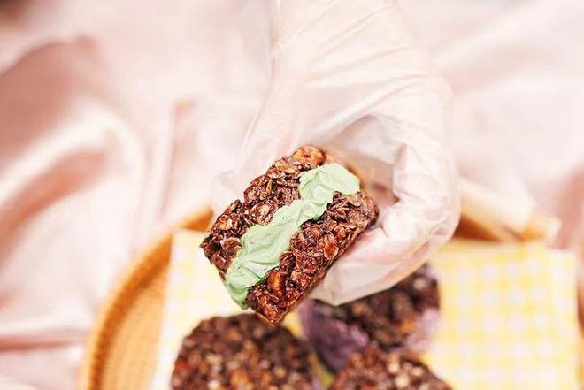 男男同人动漫 男男请根据自身情况选择海报