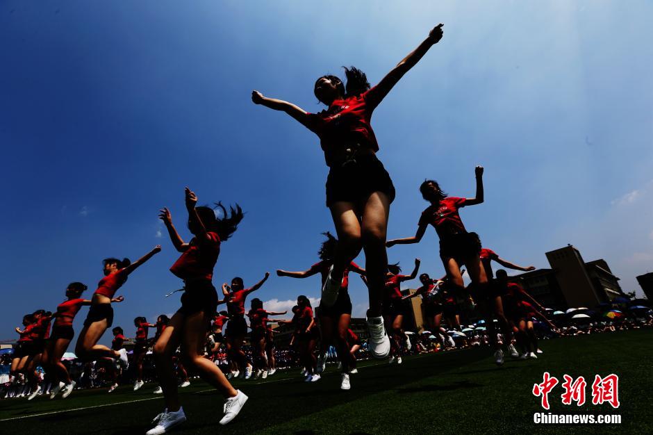 影视专区 HBO Max：国际流媒体巨头海报