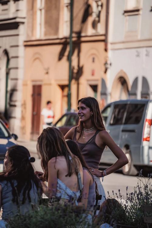 观看 我会更好地为你提供帮助海报