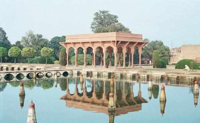 广州猎人服饰有限公司 招标 有限外箱需有明确标识海报