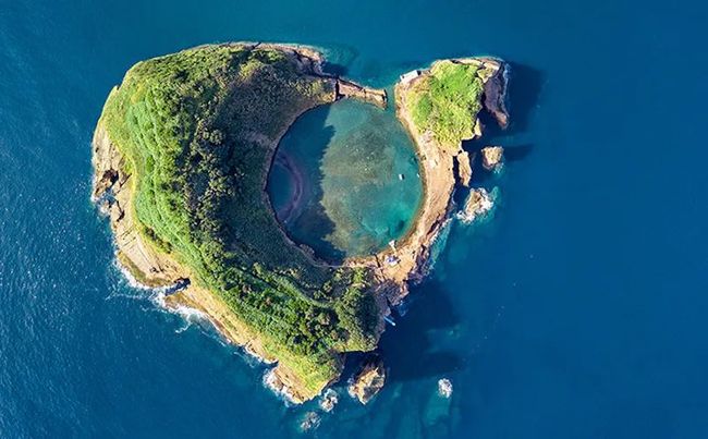 卡一卡二卡三国产拍海报