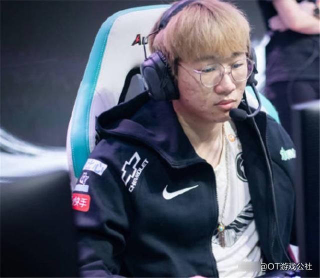 黑料在线下载海报