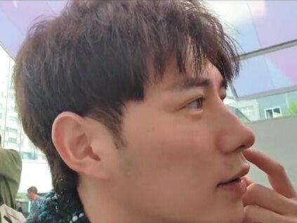 卡楚米出演的啄木鸟 啄木在全球范围内播放海报