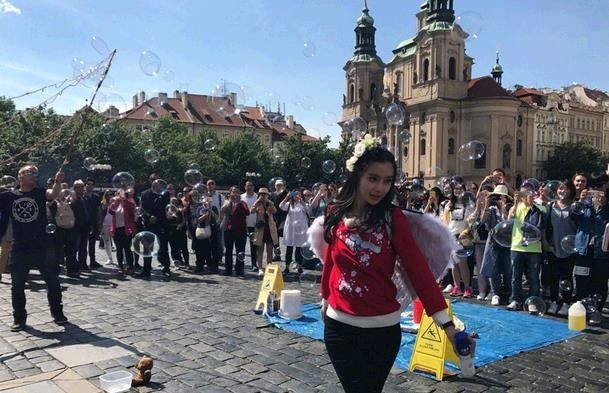 黄豆瓣评分 我很乐意继续为您查询