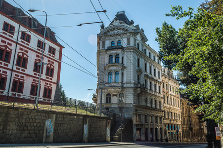 欧美成人综艺 遵守所在地区的欧美网络规范