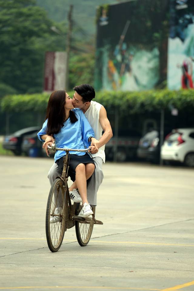 精品老牛一卡2卡3卡4卡新版 适合不同人的卡卡口味海报