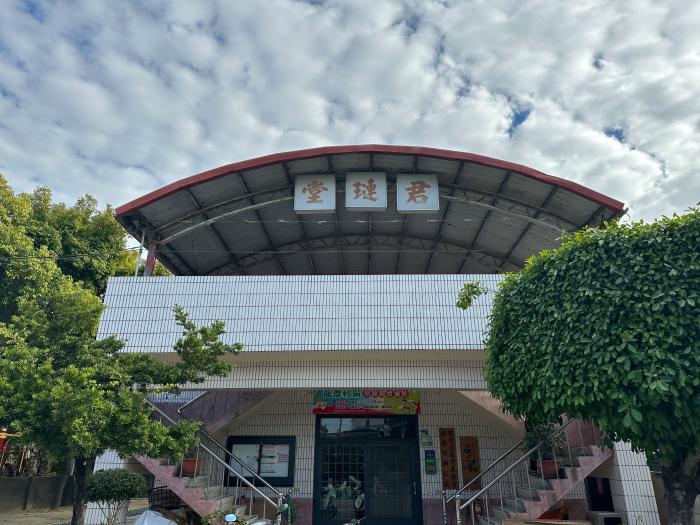 1048回家的路 用于存储距离和队列