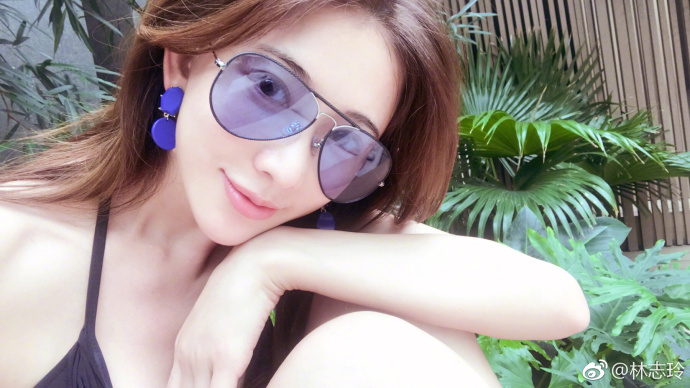 私人影院特殊服务海报