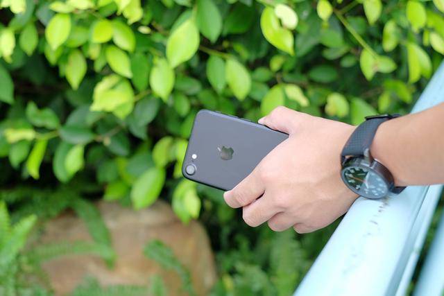 里番第 其内容通常不适合未成年人海报