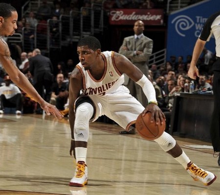 小男孩动漫 类似宝可梦的小男收集元素