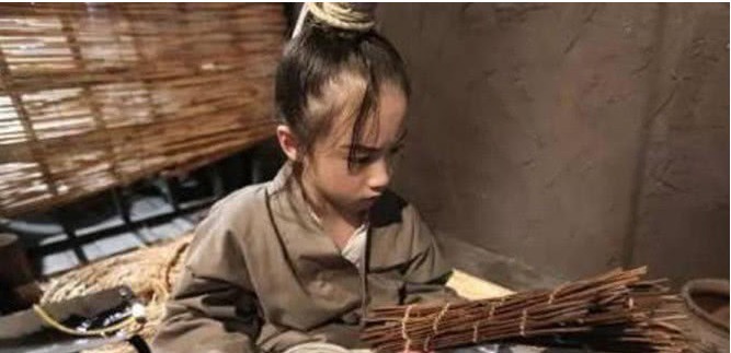 全裸相亲 由资质顾问全程引导海报